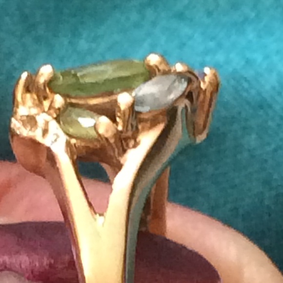 10k gold ring. - Picture 5 of 11